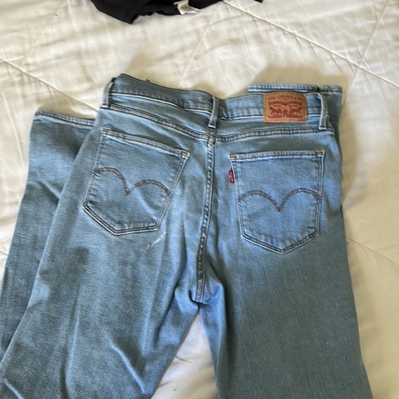 Straight leg distressed Levi 724 jeans, high rise!! - Picture 4 of 4